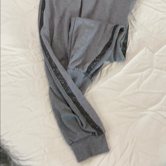 Guess Sweat pants - Picture 2 of 5